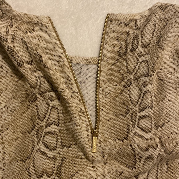 Michael Kors Snake Print Short Sleeve Blouse. Zip Back. Sz. S - Picture 8 of 9